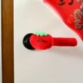 Niedlicher Tomaten Türgriffbezug aus weichem Plüsch Strick festliche Dekoration für Zimmer - Persimone-Stil