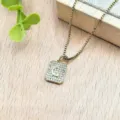 Collana con catena quadrata dorata minimalista con pendente lettera C in zircone donna - Lettera G (XL2186)