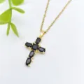 Dettaglio collana con ciondolo croce oro, gioielli eleganti pietra nera donna. - Stile Croce in Pietra Nera (XL1200-33)