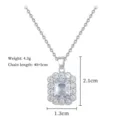 Vista dettagliata della collana in argento con pietra centrale e alone di zirconi. - Stile Micro-Intarsiato Rettangolare Argento (XL2606-390)