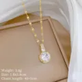 Vista dettagliata della collana con pendente in zircone dorato, pietra elegante in astuccio. - Stile Grande Diamante Micro-Intarsiato Tondo (XL2606-401)