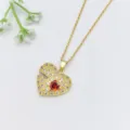 Vista dettagliata della splendida collana con ciondolo a cuore placcato in oro. - Stile Intarsiato in Strass Cuore Rosso (XL1200-427)