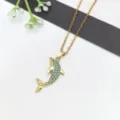 Collana con pendente a delfino dorato in zirconi blu micro-incastonati, elegante catenina da donna. - Delfino / Oro