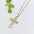 Dettaglio collana con ciondolo croce strass oro, elegante gioiello catenina donna. - Stile Croce (XL1200-259)