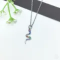Collana con ciondolo a serpente chic con zirconi colorati su una catena in acciaio inox. - Strass Multicolore (XL2189-134)