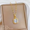Collana con ciondolo a boccetta di profumo dorata e dettagli in zircone cubico brillante. - Stile Geometrico Boccetta di Profumo (XL2606-977)
