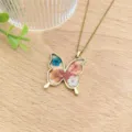 Collana con ciondolo a farfalla e fiori secchi, resina trasparente e design floreale unico. - Stile Forma Farfalla (XL2171-01)