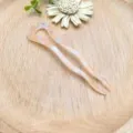 Vista dettagliata della forcina per capelli in acetato, elegante forcina a U, accessorio. - Forcina a U (XL1467-5) / Arancione e Bianco