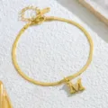 Goldfarbene Edelstahl Schlangenkette Fußkette mit M Anhänger und K18 Verlängerungsdetails. - Buchstabe M