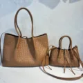 Detailed view of the large and small brown leather woven tote bags with double handles. - 40cm x 27cm x 17cm / Caramel color