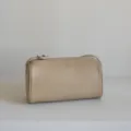 Minimalist beige leather barrel bag, vintage 90s style crossbody pillow bag for women, chic. - Blank Style / 19x7.5x10cm / Sand