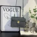 Sac bandoulière vanity tressé en daim gris foncé, petit sac élégant pour femme fait main. - Gris