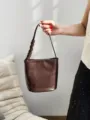 Sac seau élégant en cuir marron pour femmes, sac à épaule minimaliste avec poignée nouée. - 16*11*18cm / Café