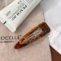 Schicke Schildpatt-Haarklammer mit hohlem Metalldesign, elegantes und stilvolles Haaraccessoire. - Klarer Goldetikett-Seitenclip / Blau Blumige Schildpatt