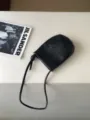Borsa porta cellulare minimalista in pelle nera con tracolla annodata, borsa chic da donna. - Nero