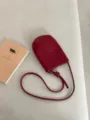 Borsa a tracolla minimalista in pelle rossa con cinturino a nodi, mini borsa vintage. - Rosso