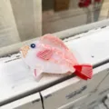 Graziosa molletta per capelli a forma di pesce in acetato, stile marino rosa per styling quotidiano. - Pinza Pesce Rosa Bianco Coda Rossa