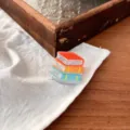 Mini pinza de pelo pila de libros linda accesorio colorido estético estilo diario detalle. - Estilo Libros Coloridos