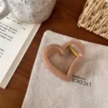 Einfarbig herzförmige Haarklammer 6.5cm süßes Haaraccessoire für tägliches Outfit - Herz Schmetterlingsschnalle / Dunkles Nude-Rosa