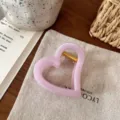 Rosa Herz Haarklammer, 6.5 cm süße Acryl Haarspange für Damen und Mädchen im täglichen Design. - Herz Schmetterlingsschnalle / Aprikosenrosa