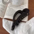 Chic pinza de pelo en forma de corazón marrón oscuro, diseño minimalista elegante diario. - 12.5cm / Chocolate