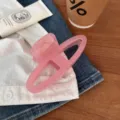 Elegante molletta per capelli geometrica rosa da donna, accessorio per capelli acrilico minimalista. - rosa gelatina