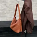 Sac à bandoulière en cuir tressé fait main, grande capacité, cabas souple pour femme. - 29*12*25cm / Marron