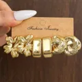 Goldene Statement Blumen und geometrische Creolen Ohrringe Set, Vintage Modeschmuck. - Quadratischer Stil
