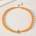 Sommer Strand bunte Perlenkette mit orangefarbenen Perlen und Goldabstandshaltern Damen. - Orangene Halskette