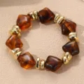 Retro geometrische Harz- und Goldmetallperlen Armband, Vintagestil Mode Schmuck für Damen. - Braunes Harz Geometrisch mit Goldperlen (BZ2355zongseHB)