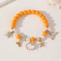 Sommer Ozean Stil Perlenarmband mit süßen Muschel und Seestern Anhängern für den Strand. - Orangenes Armband