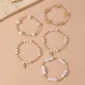 Set di bracciali multistrato da donna, catena dorata con perle, croce e corona. - Modello 4