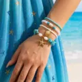 Bohemian πολυεπίπεδο βραχιόλι με τυρκάζ, πέρλες και χρυσά αστεροειδή για την παραλία. - Στυλ Σετ (BS0019)