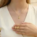 Goldenes Muschel Halskette und Ohrringe Set für Damen, minimalistischer Edelstahl Schmuck. - Muschel-Stil (SZS0018taozhuang) / Gold