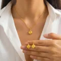 Goldener Edelstahl Erdbeere Anhänger Halskette Ohrringe Schmuckset Damen Mode. - Erdbeere-Stil (SZS0028taozhuang) / Gold