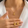 Goldfarben Edelstahl Blumen Anhänger Halskette und Ohrringe Set, minimalistischer Schmuck. - Blumen-Stil (SZS0031taozhuang) / Gold