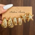 Goldfarbenes Metall Ohrring Set mit Tropfen, Ring und Seestern Ohrringen für Damen. - Gold Seestern Streifen Set