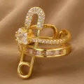 Goldener Sicherheitsnadel Ring mit funkelnden Zirkonia, verstellbares Design fuer Damen Mode. - Pin-Stil mit Zirkonia-Inlay (RZ0909biezhen)