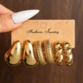 Goldene Metall Statement Creolen Set, trendiges geometrisches Tropfen und gedrehtes Design. - Gold Träne Reifen Set B