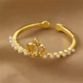 Verstellbarer goldener Kronenring mit Perlen und funkelnden Zirkoniasteinen fuer Modeschmuck. - Kleiner Perlen-Kronenstil (RZ0910xiaowangguan)