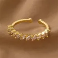 Vergoldeter offener Ring mit glitzernden Baguette Zirkonia Steinen, elegant und stilvoll. - Zickzack-Stil (RZ0911zhexian) / Gold