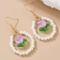 Pendientes colgantes de perlas con dijes de tulipanes morados y verdes muy elegantes. - Estilo Tulipán Púrpura / Púrpura