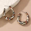 Schicke metallene U-förmige Creolen mit modischem Leopardenmuster. Stilvoller Damenschmuck. - U-förmiger Offener Geometrischer Stil (EZ5036)