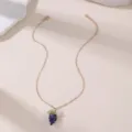 Zarte Kette mit lila Trauben Anhänger und grünem Blatt, elegante Damenhalskette in Gold. - Lila Trauben-Stil