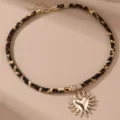 Schickes Leopardenmuster Samt Choker Halskette mit Gold Sonne Herz Anhänger für Damen. - Sonne Herz Anhänger Stil