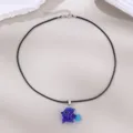Zarte schwarze Wachskordelkette mit einem schönen blauen Glasfisch-Anhänger für Damen. - Blauer Glas Fisch Stil (NZ3310-K)