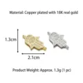 Mikro-pavierte Zirkonia Hamsa-Hand-Anhänger in 18 Karat Echtgold- und Silberoptik. - 2.1x1.3cm