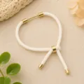 Witte gevlochten Milanese koord DIY verstelbare armband met gouden metalen buizen. - Broken Wit