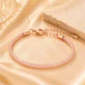 Roségoud vergulde 3mm strass mesh ketting armband met een veilige karabijnhaak sluiting. - Armband / 16cm Plus 5cm Verlengketting / Roségoud