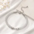 Bracciale in rete argentata con chiusura a moschettone, gioiello elegante per uso quotidiano. - Braccialetto Stile Metà / 16cm Più 5cm Catena di estensione / Design Metà Argento Platino